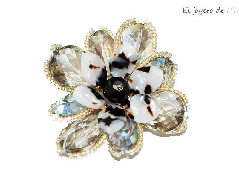 Broche flor cristal y resina