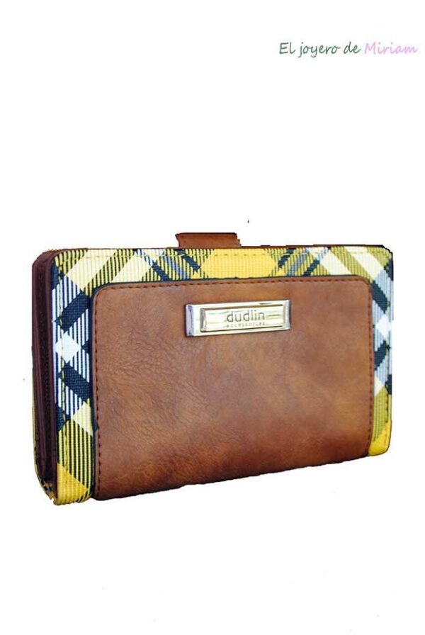 Monedero camel con cuadros
