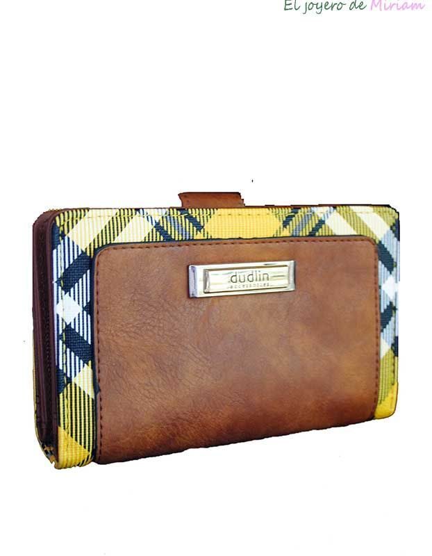 Monedero camel con cuadros