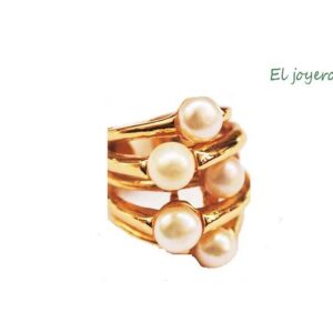 Anillo dorado y perlas