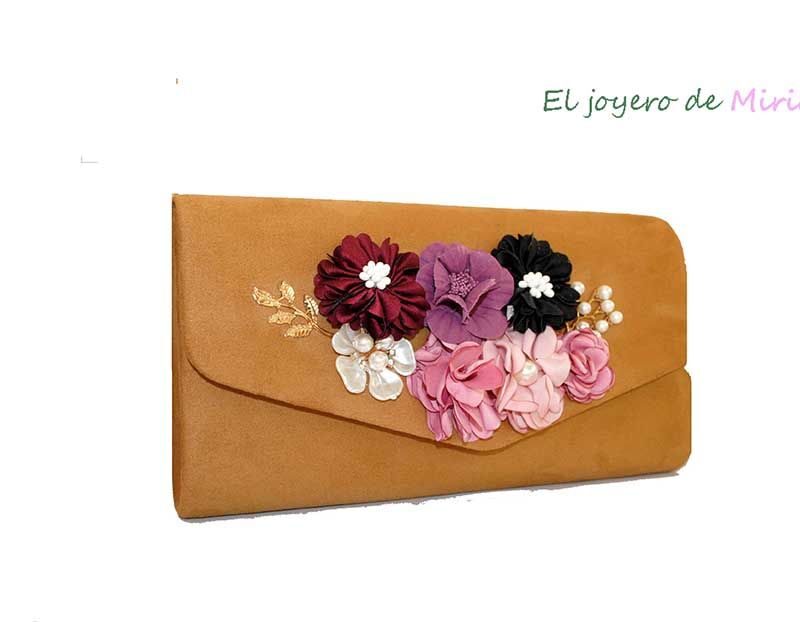Bolso clutch marrón con flores