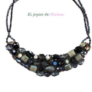 Collar cristales y cuentas azules