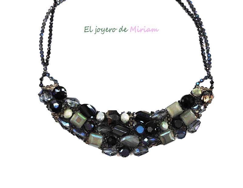 Collar cristales y cuentas azules