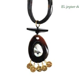 Collar de cuero y resina