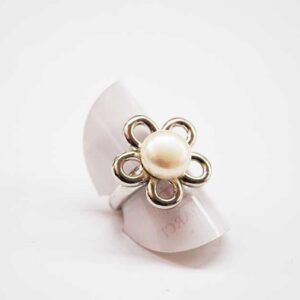 Anillo flor y perla cultivada