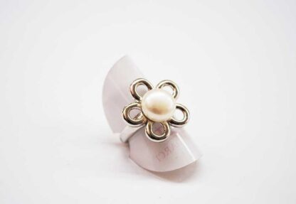 Anillo flor y perla cultivada
