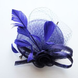 Tocado casquete morado cardenal
