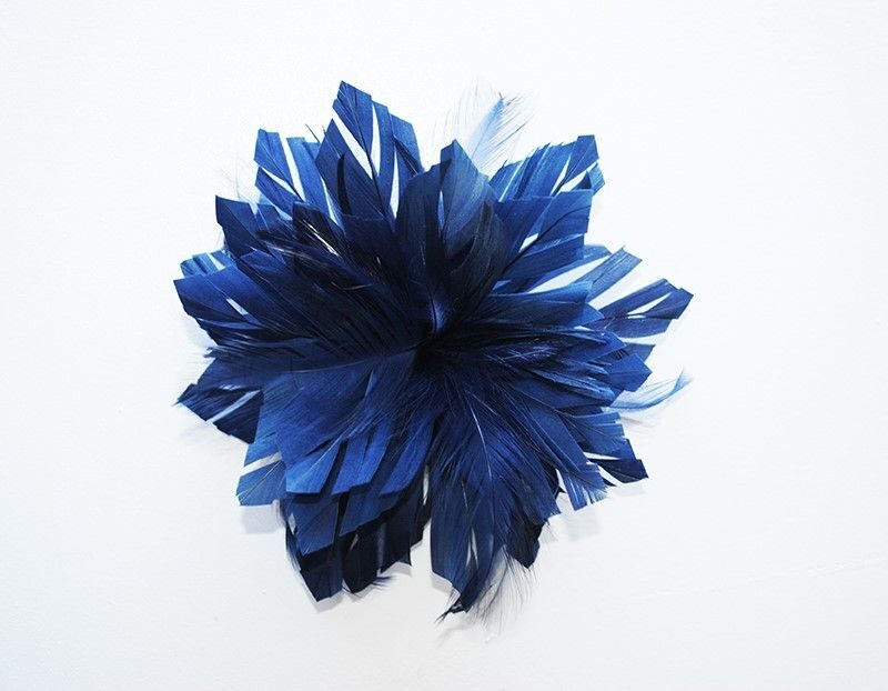 Flor tocado azul marino