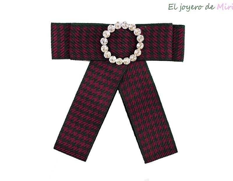 Broche de tela y pedrería
