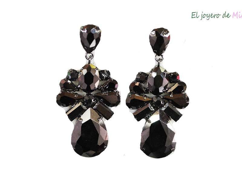 Pendientes cristales negros