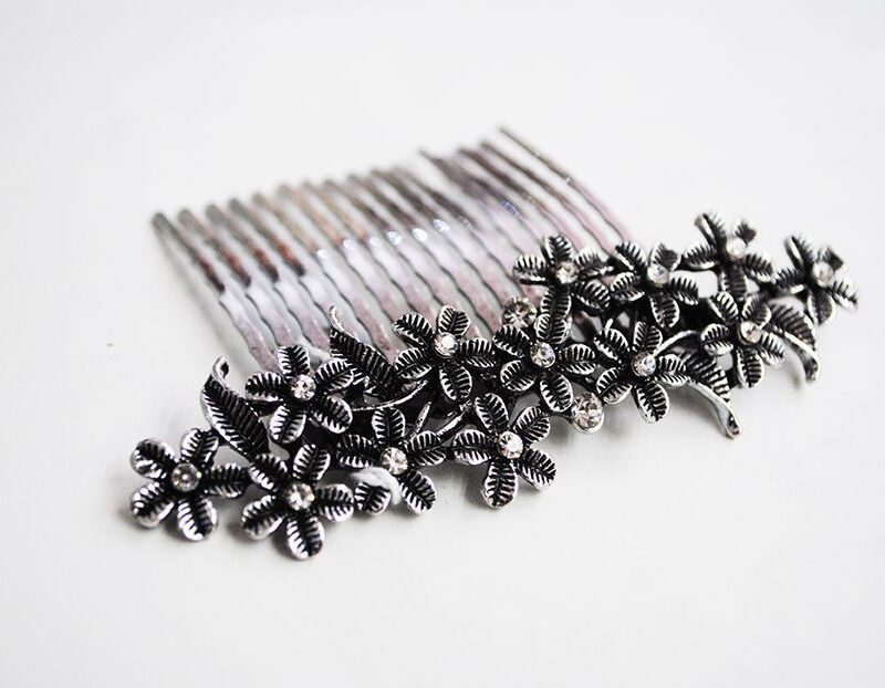 Peineta plata vieja flores y perlas