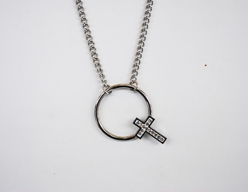 Colgante plateado cruz