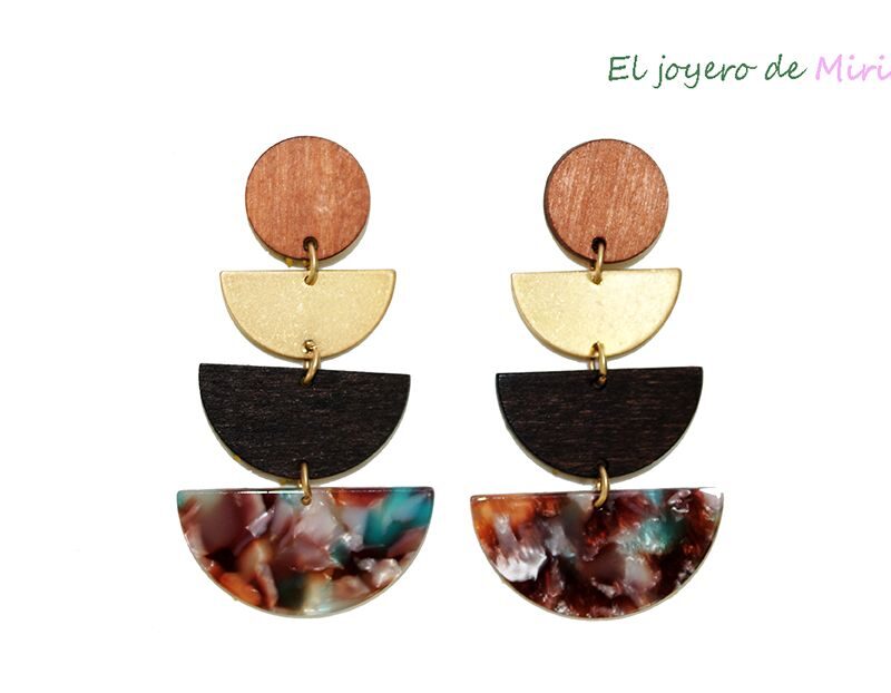 Pendientes de madera y resina