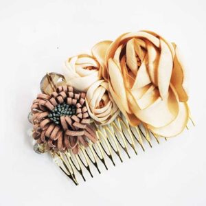 Peineta de flores beige