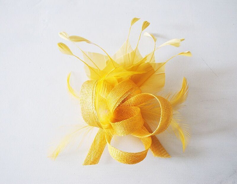 Flor tocado amarillo