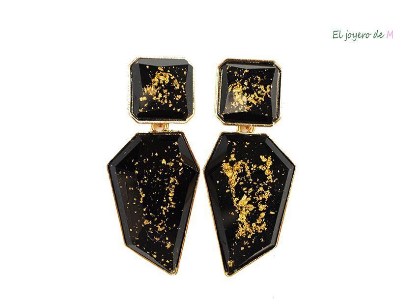 Pendientes negros irregulares