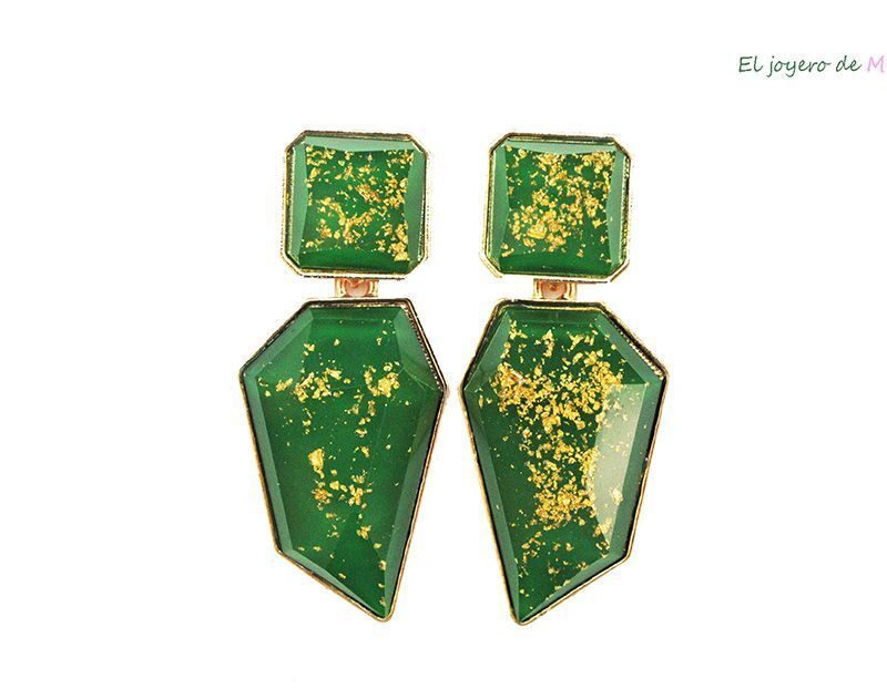 Pendientes verdes irregulares