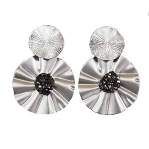 Pendientes plateados y plata vieja