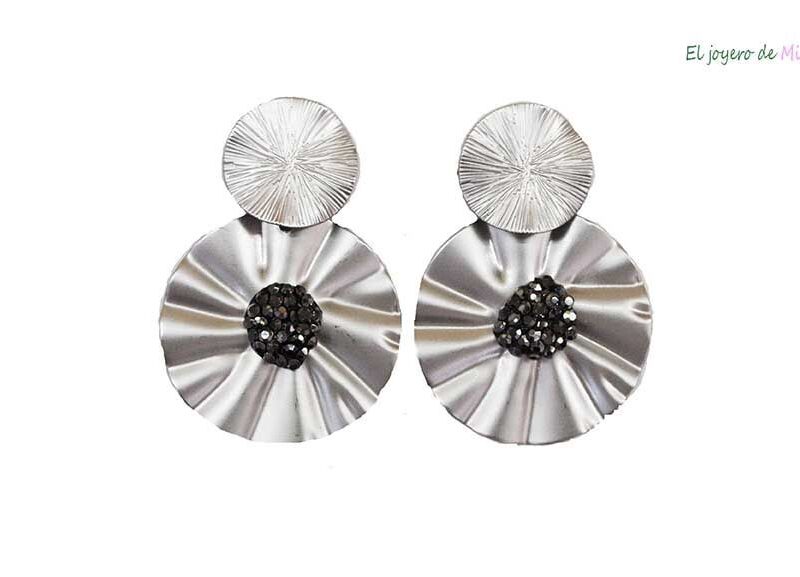 Pendientes plateados y plata vieja