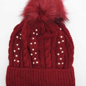 Gorro burdeos con perlas