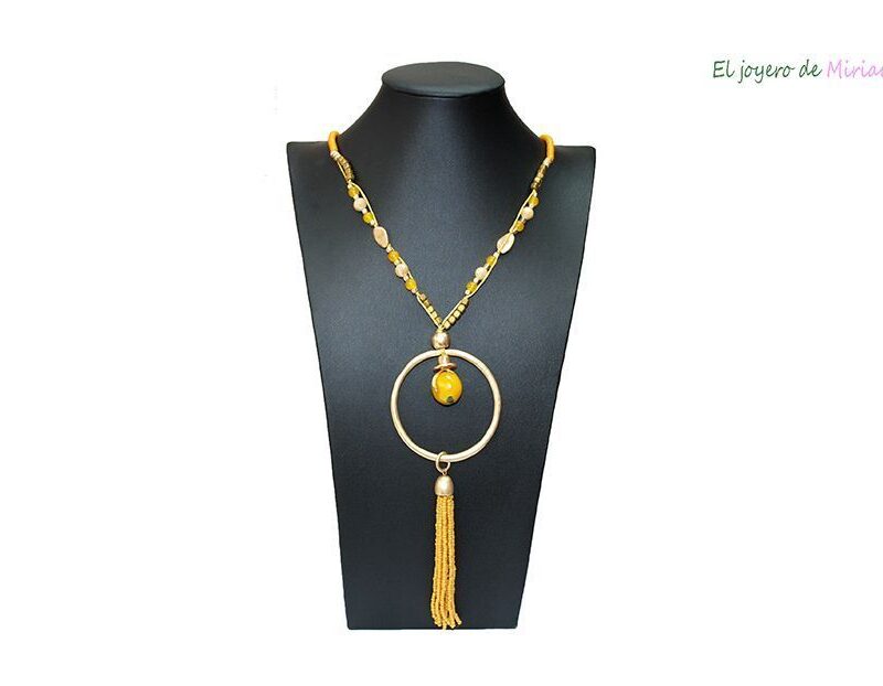 Collar largo mostaza