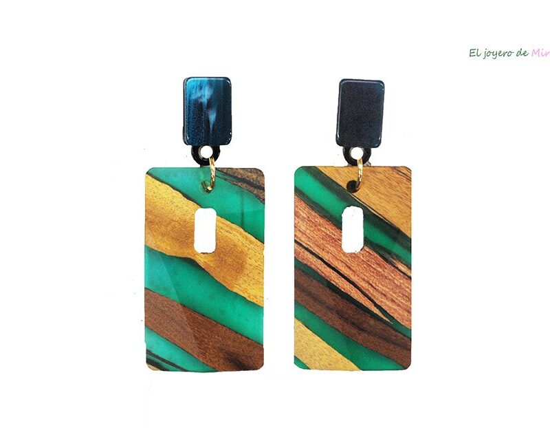 Pendientes turquesas con madera