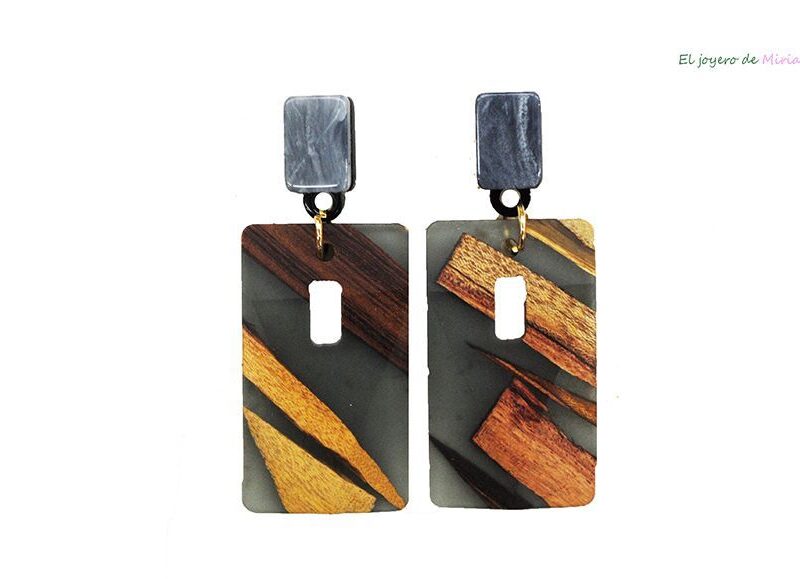Pendientes grises con madera