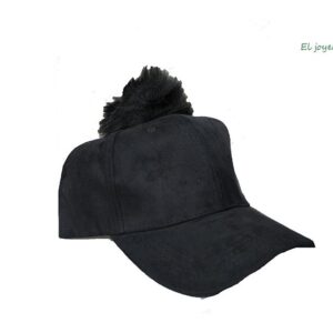 Gorra negra con pelo