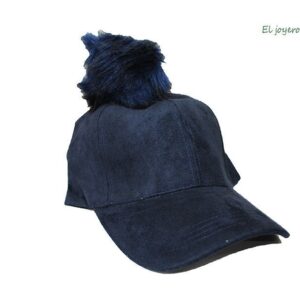 Gorra azul con pelo