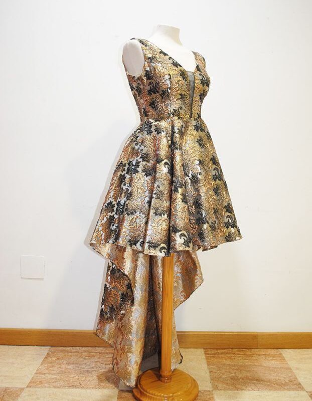 Vestido brocado con cola