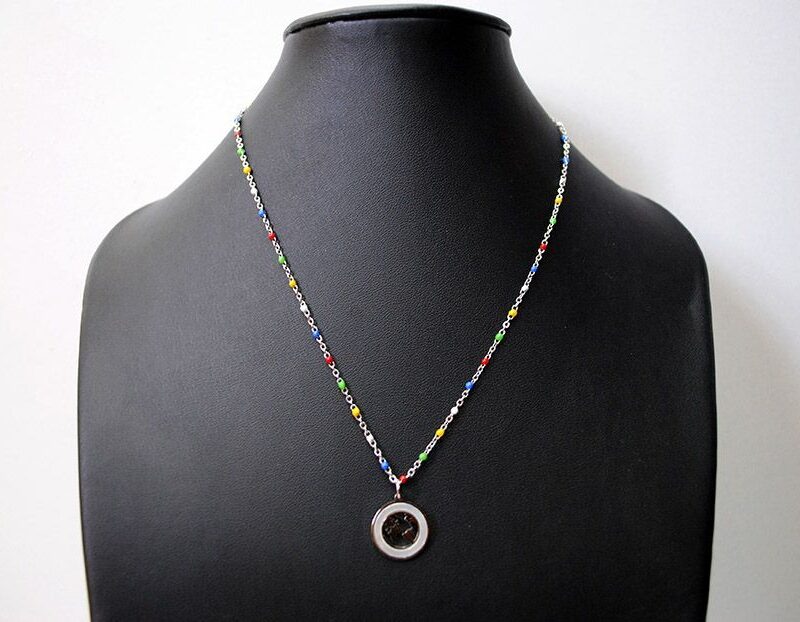 Gargantilla bola del mundo