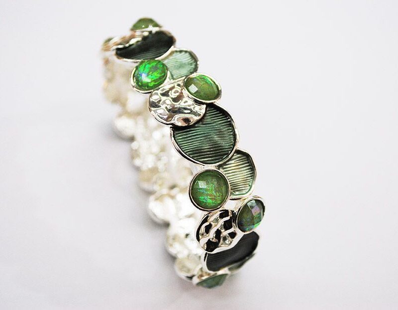 Pulsera verde con brillo