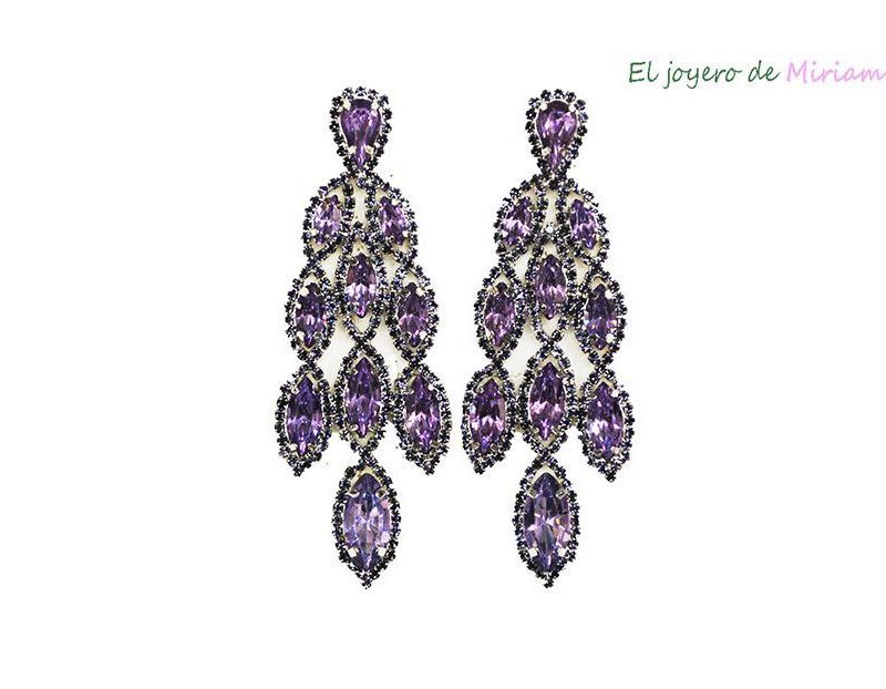 Pendientes malvas de fiesta