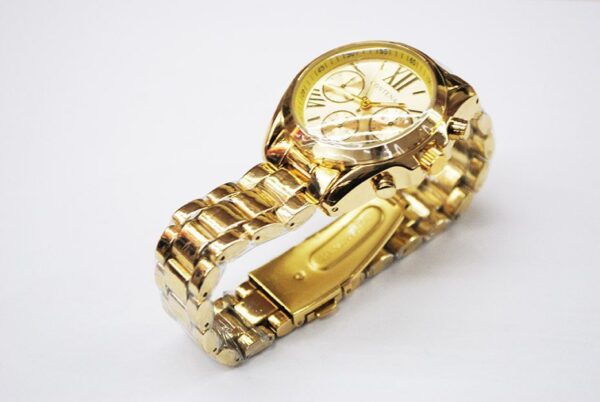 Reloj dorado de mujer - Imagen 2