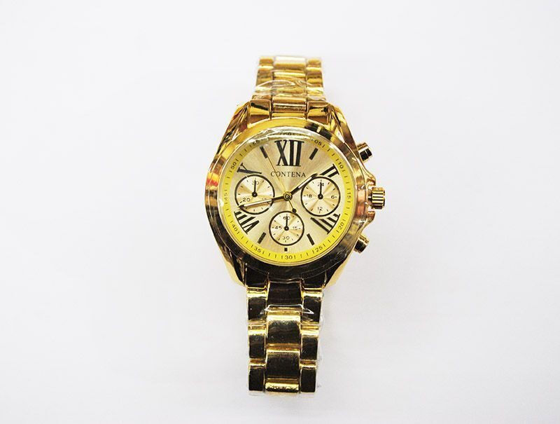 Reloj dorado de mujer