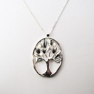 Collar plateado árbol