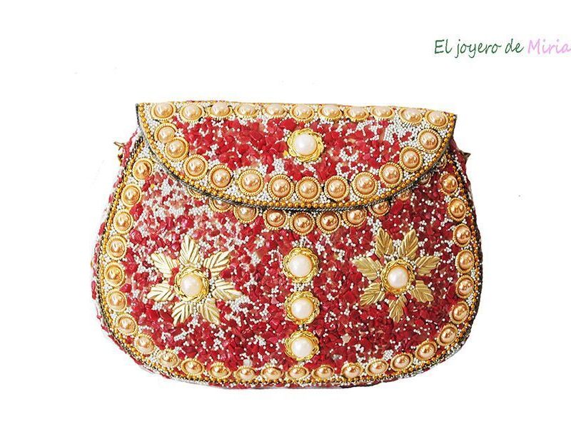 Bolso clutch rojo con perlas