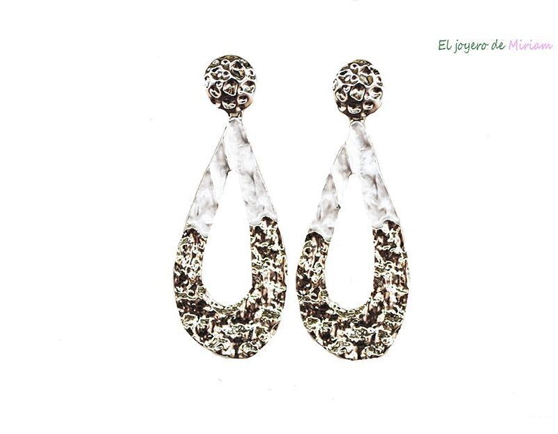 Pendientes nacarados y plateados