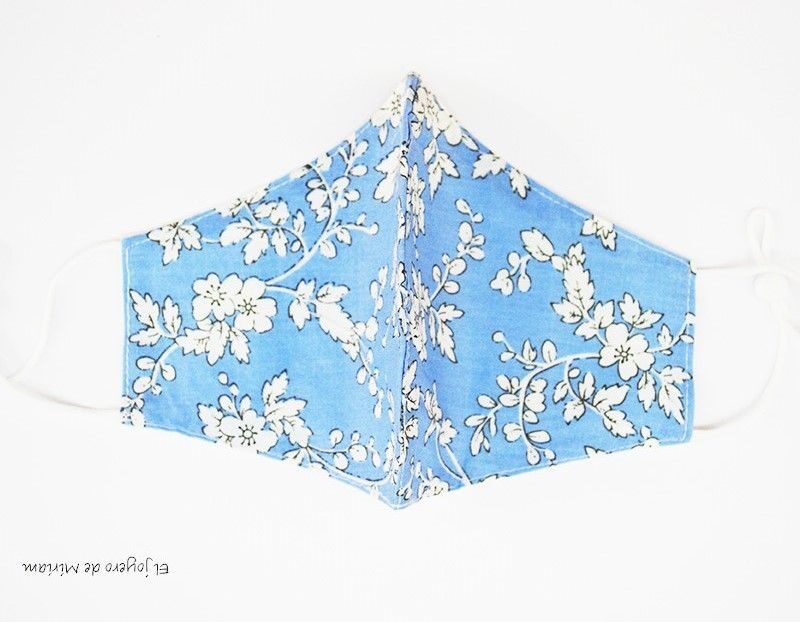 Mascarilla azul flores