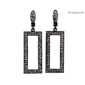 Pendientes negros largos