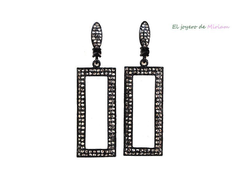 Pendientes negros largos