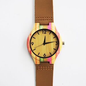 Reloj con esfera de madera