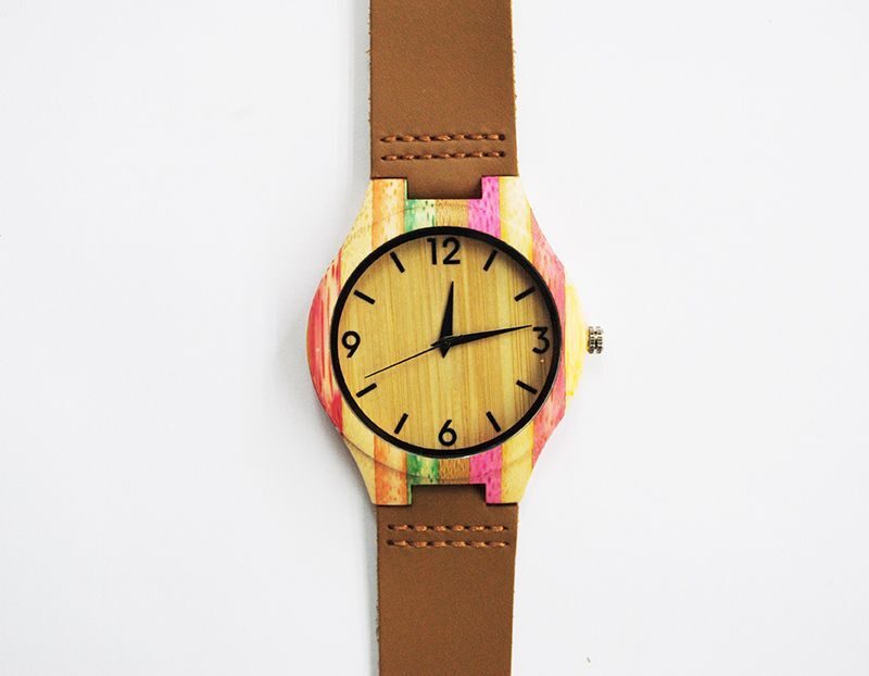 Reloj con esfera de madera