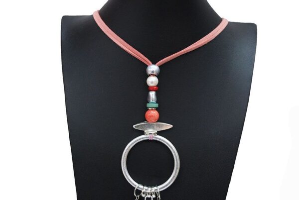 Collar rosa plumas - Imagen 2