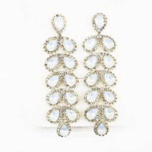 Pendientes blancos y azul bebé