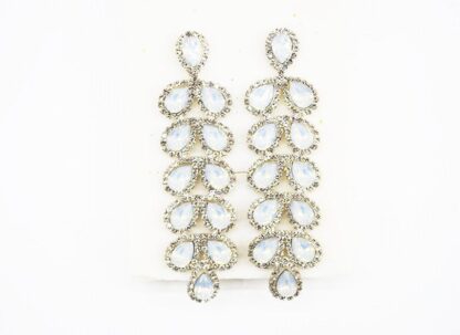 Pendientes blancos y azul bebé