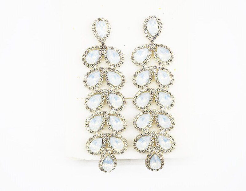 Pendientes blancos y azul bebé