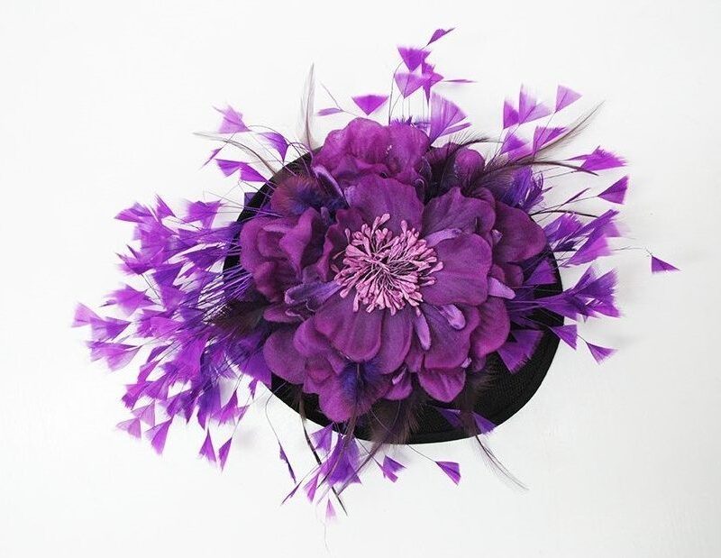 Tocado platillo morado cardenal