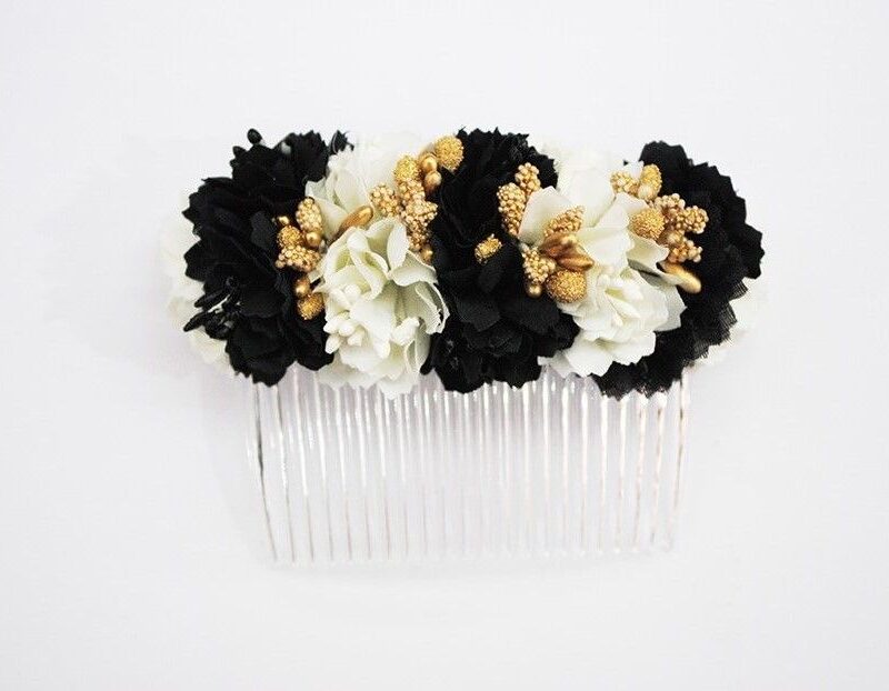 Peineta flores blancas y negras