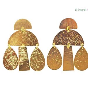 Pendientes dorados de metal